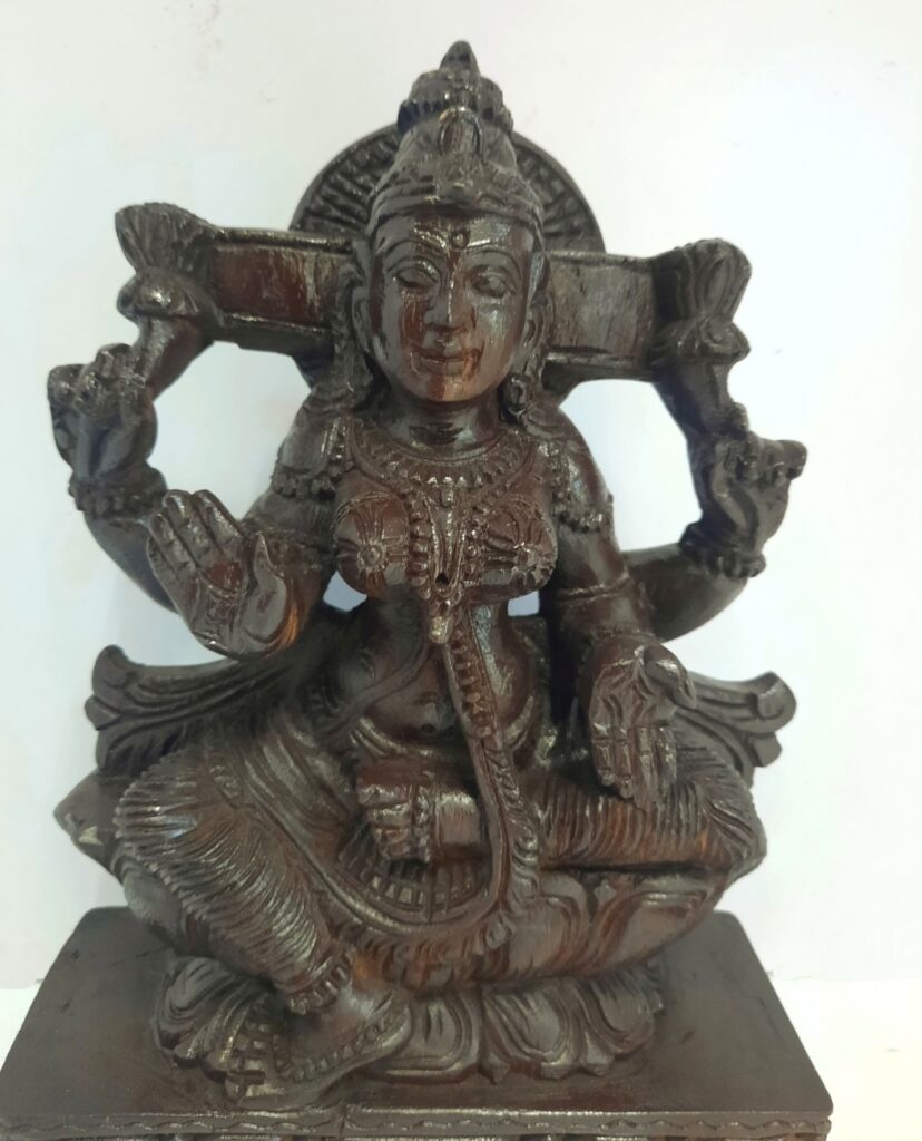 wooden-lakshmi-statue-indian-wooden-sculpture-jline-arts